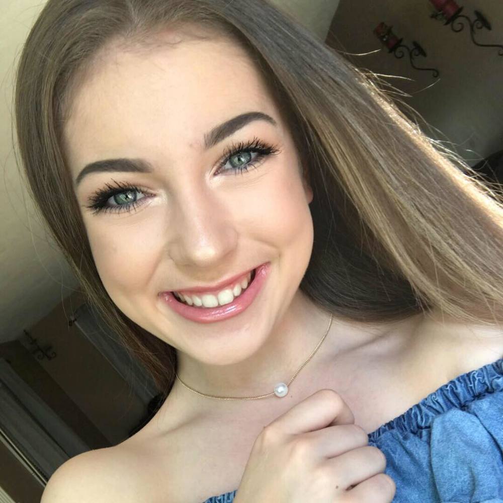 Meet your Posher, Laina